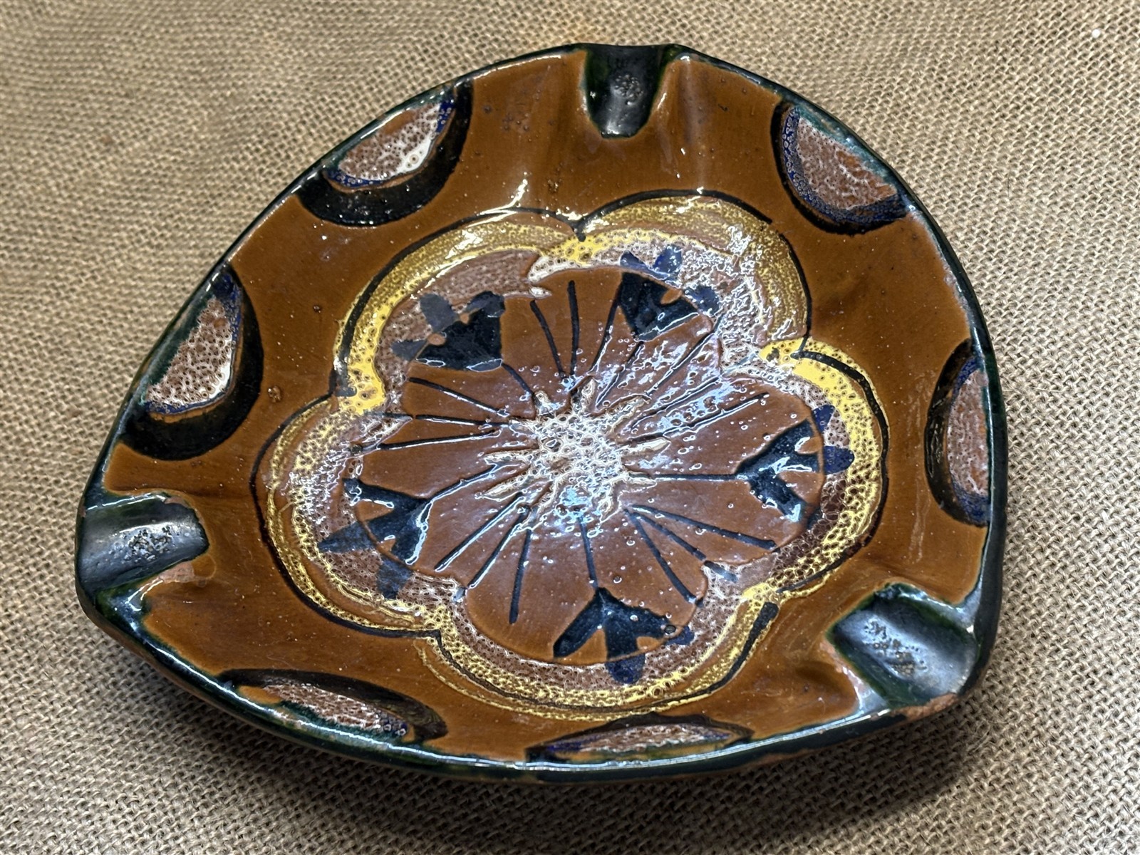Mid-Century modern Italian pottery cigar ashtray, brown, yellow, white