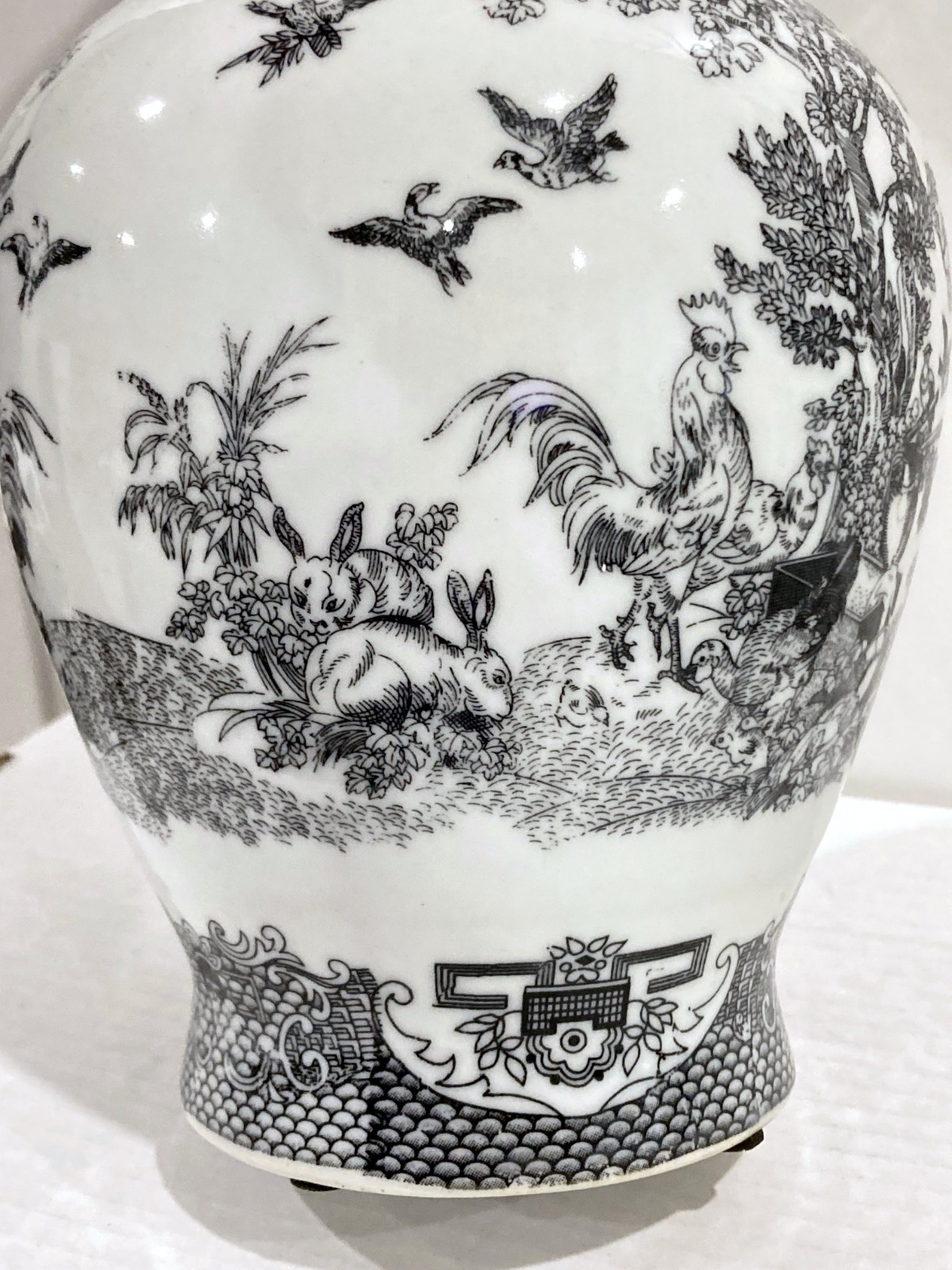 Vintage Black & White Toile Bunny Birds Rooster Dechang Taoci 12″ Porcelain Vase