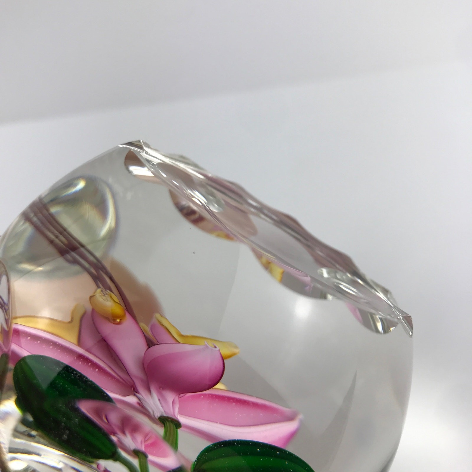 Perthshire 1987C Theobroma Cacao Flower Scallop Faceted Lampwork Paperweight COA