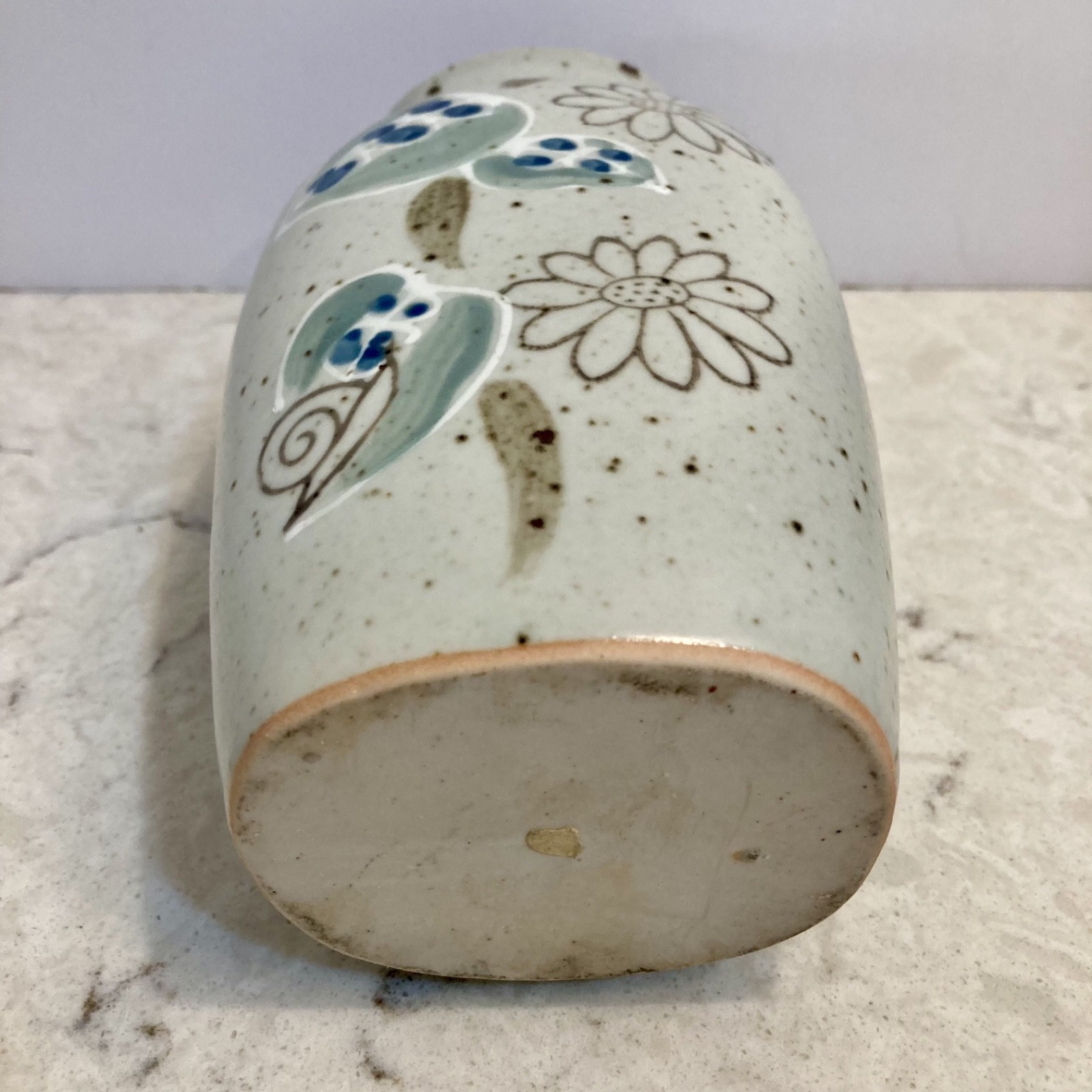 UCTCI Hand Painted Leaves Floral Speckled Stoneware Pottery Vase Japan 7” Tall