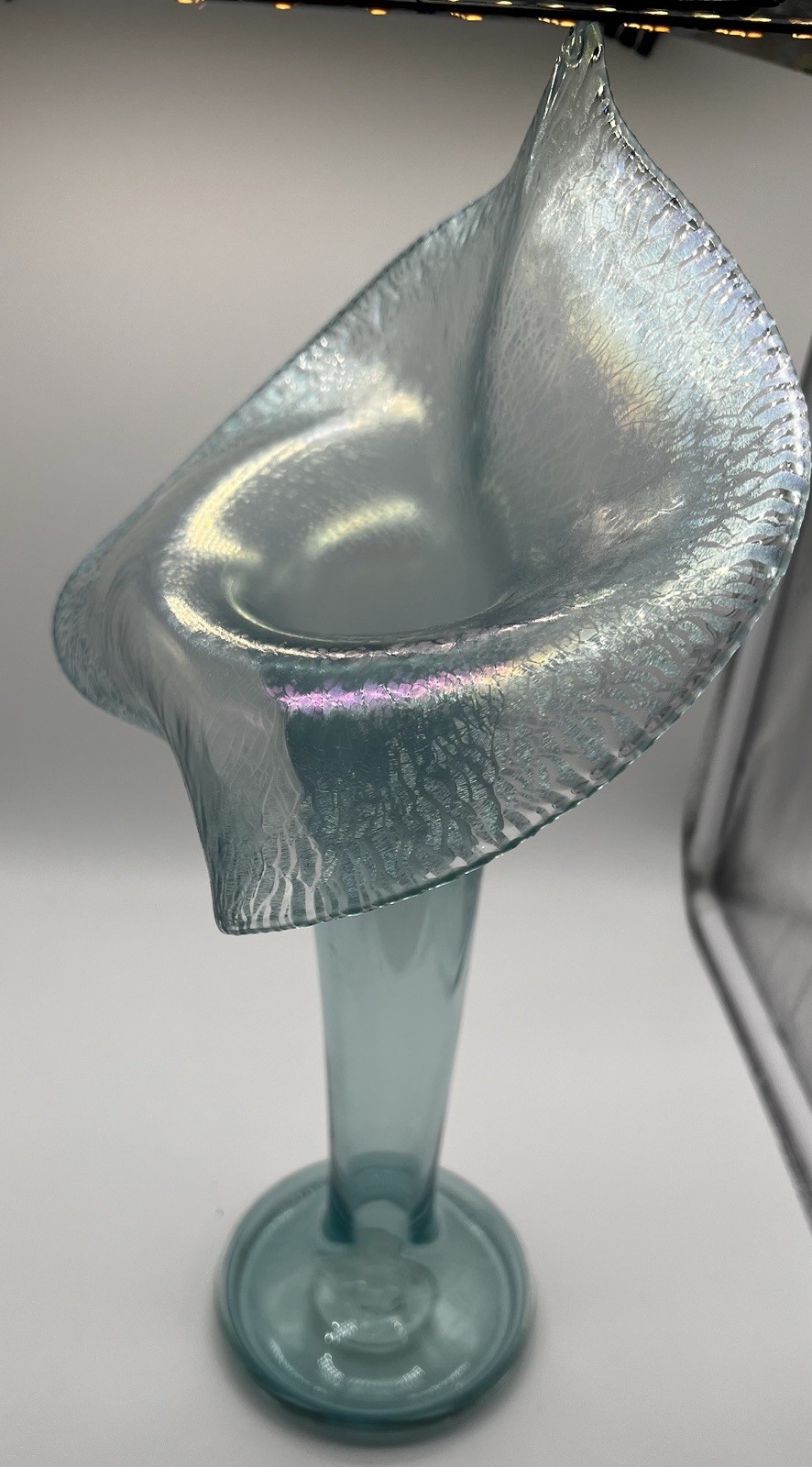 Zellique Studios J McKeever Signed 15.5” Jack-in-the-Pulpit Iridescent Art Glass