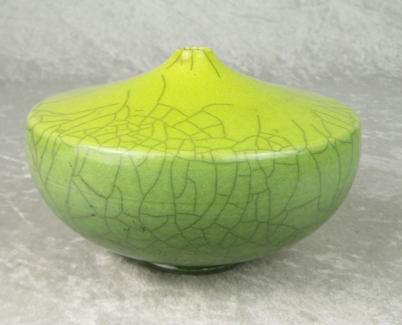 Pamela Summers Pottery Vase Crackle Raku Lime Green 3-3/4 in Tall 6in Diameter