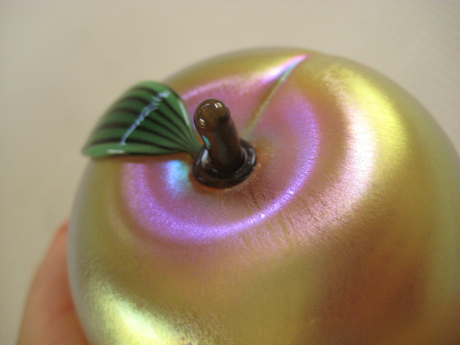 Orient & Flume – Gold Iridescent Studio Art Glass Paperweight – Apple Fruit