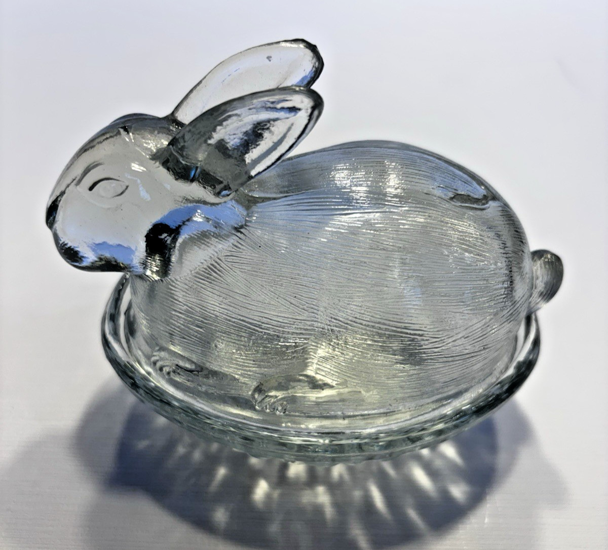 VTG LE Smith Clear Glass Bunny Rabbit on Basket/Nest Covered Candy Dish 4 1/2″