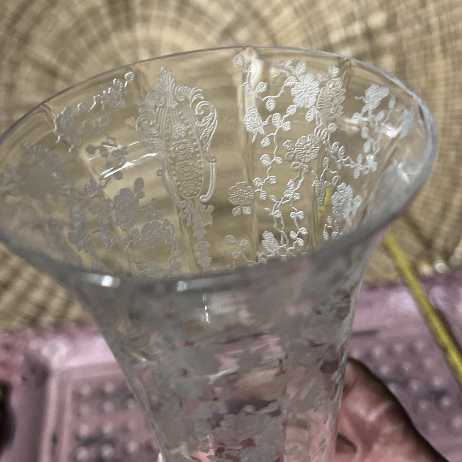 CAMBRIDGE GLASS ROSE POINT CRYSTAL #1233 10″ KEYHOLE FOOTED BLOWN ETCHED VASE