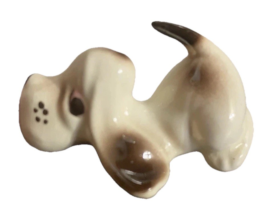 Vintage Miniature Basset Hound Porcelain Dog Figurine Mid Century Japan 1.5”