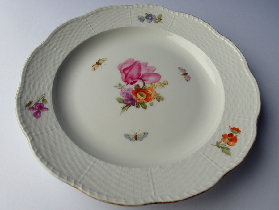 KPM Porcelain Plate Old- Osier Edge Flowers Butterfly, around 1919 N1 G151