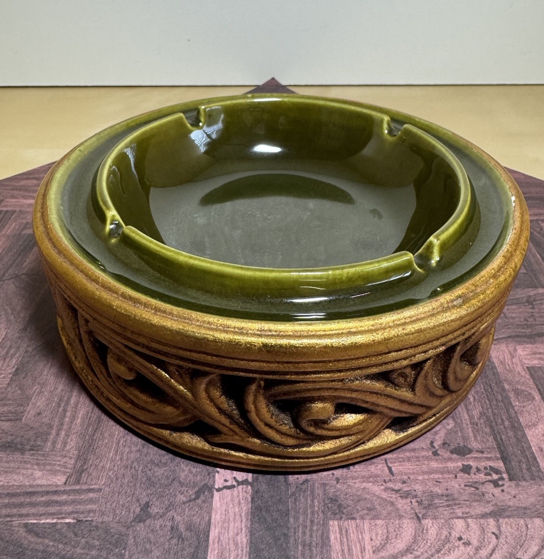 Freeman McFarlin Pottery 239 Avocado Green Gold Leaf Round Ashtray California