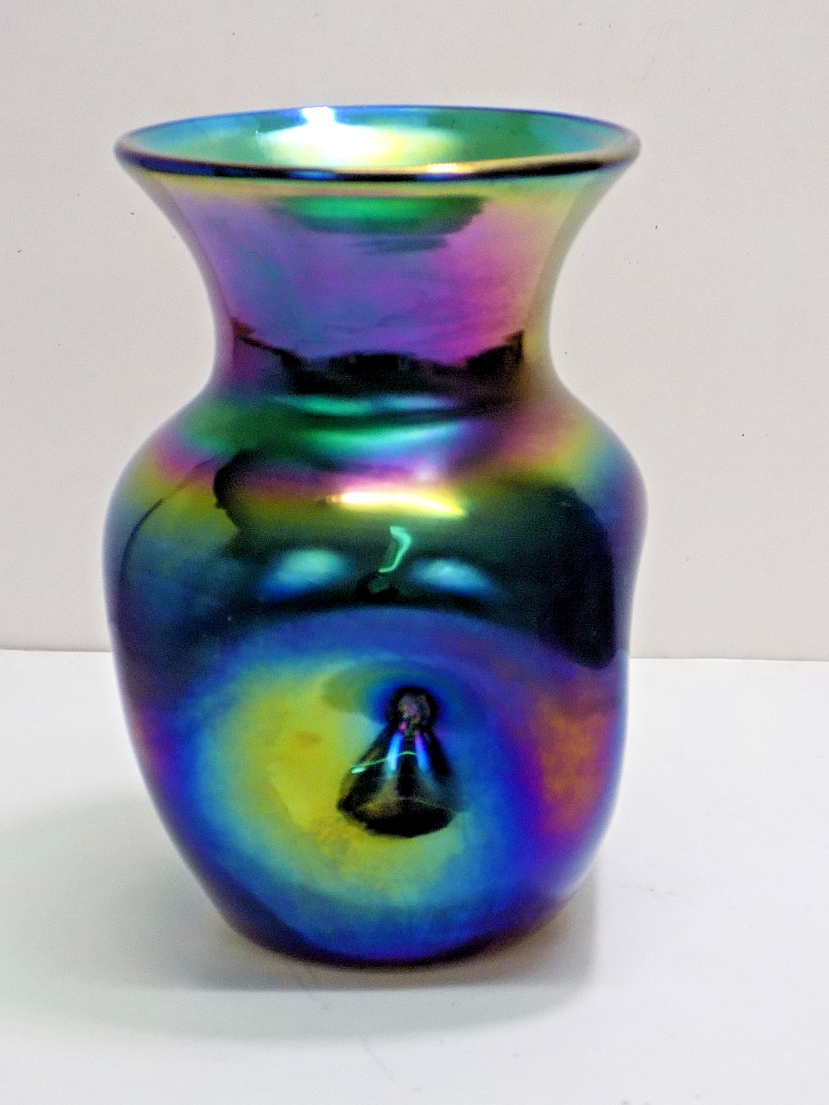 Blue Aurene Blown Art Glass 6-1/4″ Pinched Vase