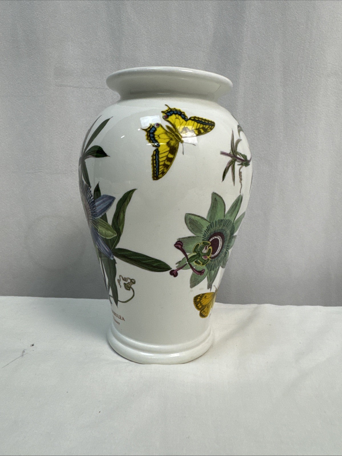 Vintage Portmeirion Botanic Garden 8.5″Vase PassifloraBluePassionFlowerEngland