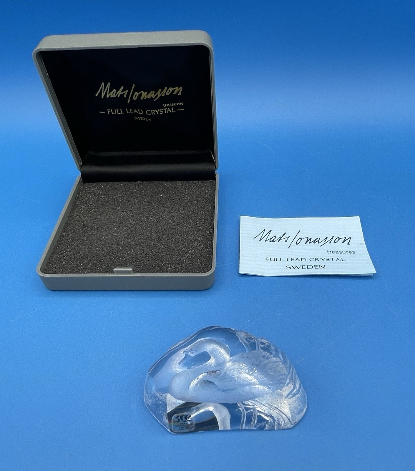 Mats Jonasson Sweden Etched Lead Crystal SWAN Paperweight in Original Hinged Box