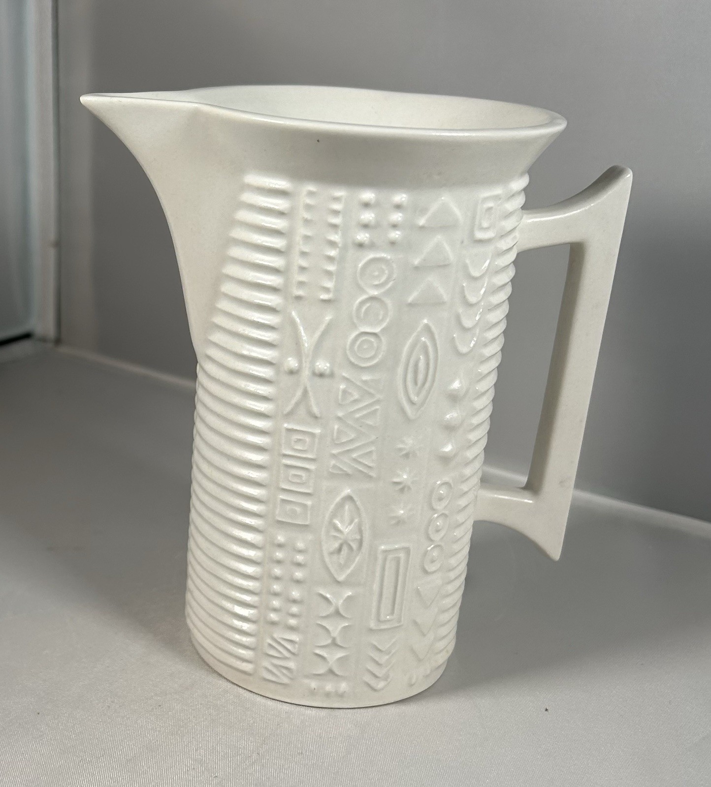 PORTMEIRION 1960s ENGLISH POTTERY by SUSAN WILLIAMS *CYPHER* MATTE WHITE CREAMER