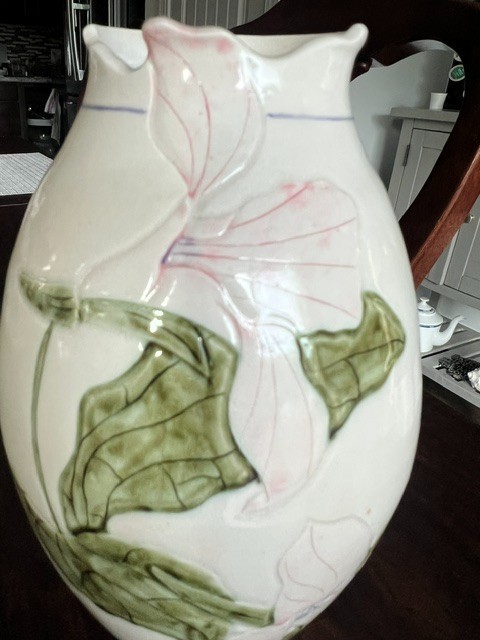 1984 SIGNED Stephen Kostyshyn Pottery Iris 9 ” VASE HANDMADE NO CHIPS CRACKS