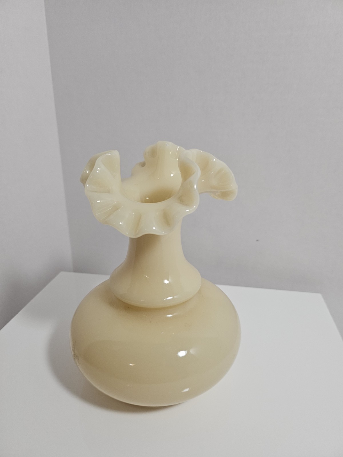 Vintage Fenton Ivory Custard Glass Ruffled Rim Art Glass Vase Beautiful Cream