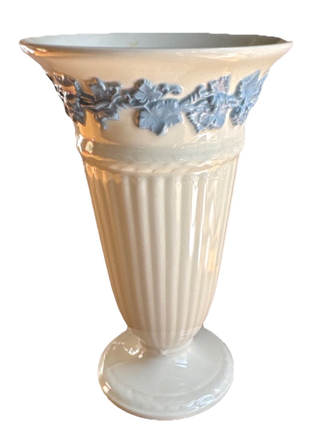 Wedgwood Etruria Queens Ware Plain Edge Lavender Blue on Cream 6 1/2”Vase MINT
