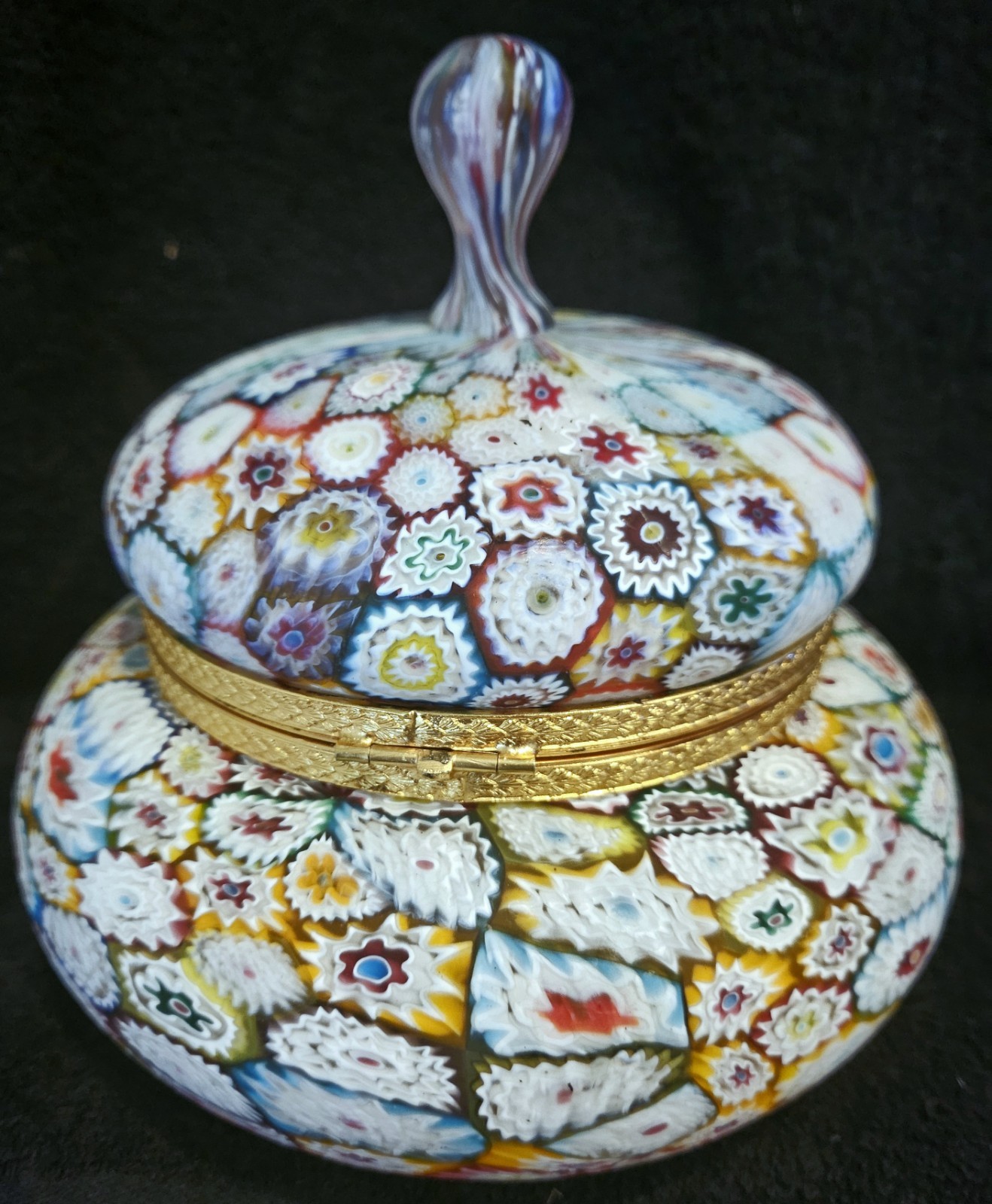 FRATELLI TOSO MILLIFIORI EARLY 20TH CENTURY GLASS HINGED ROUND BOX EXC CONDITION