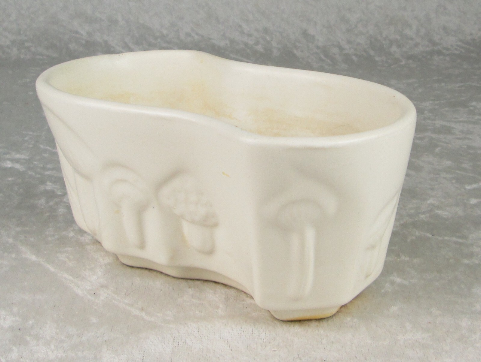 Hull Pottery Planter B2 Mushroom Art Deco Ivory Glaze 6-1/2 inch Long
