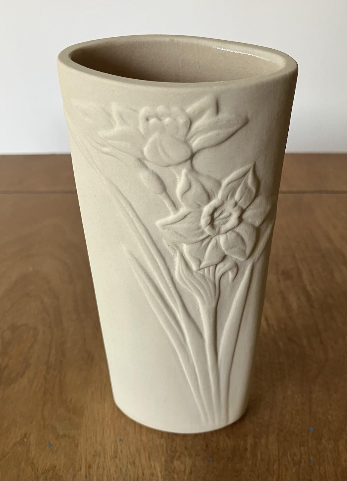 Santa Barbara Ceramic Design Vase Unusual Daffodil Embossed Flat White SBCD