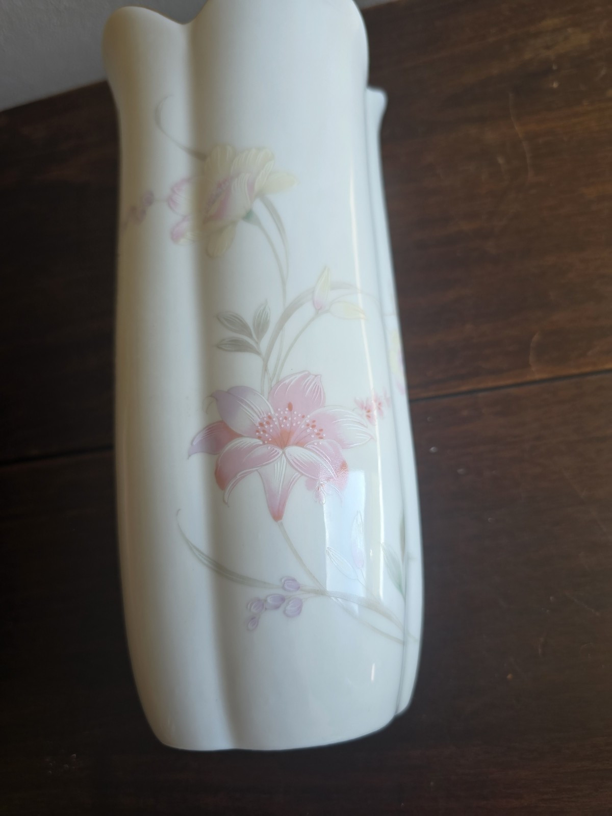 VTG Fine China Japan Flower Vase Pink Floral Design 8-3/4in Gold 24kt Trim