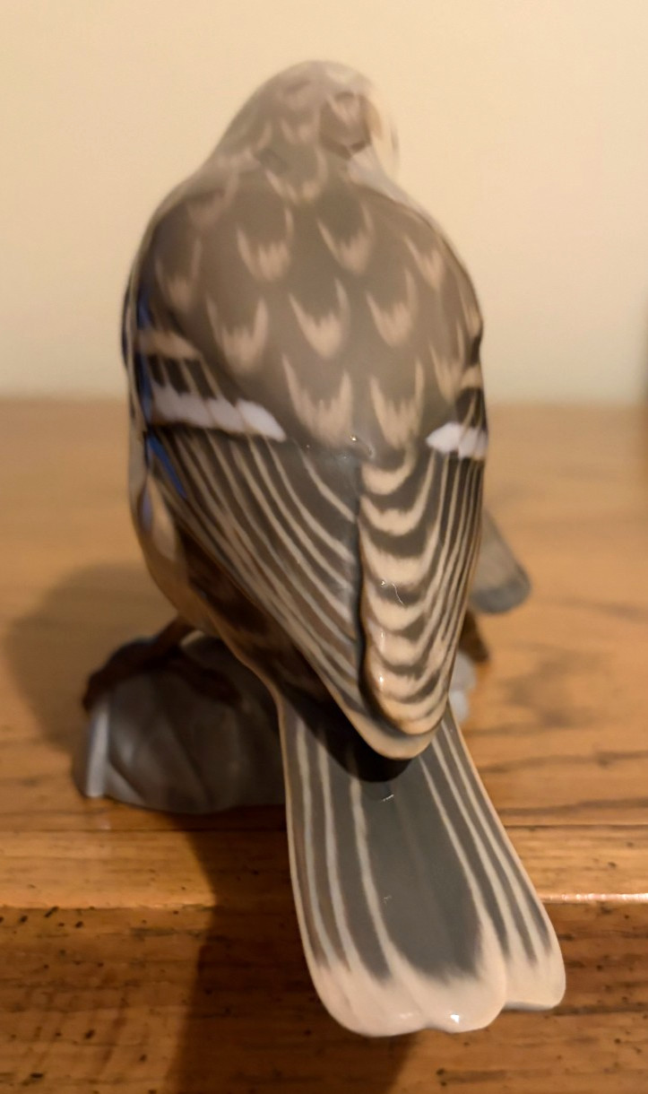 VINTAGE BING & GRONDAHL MOTHER SPARROW FEEDING BABY BIRD # 1869