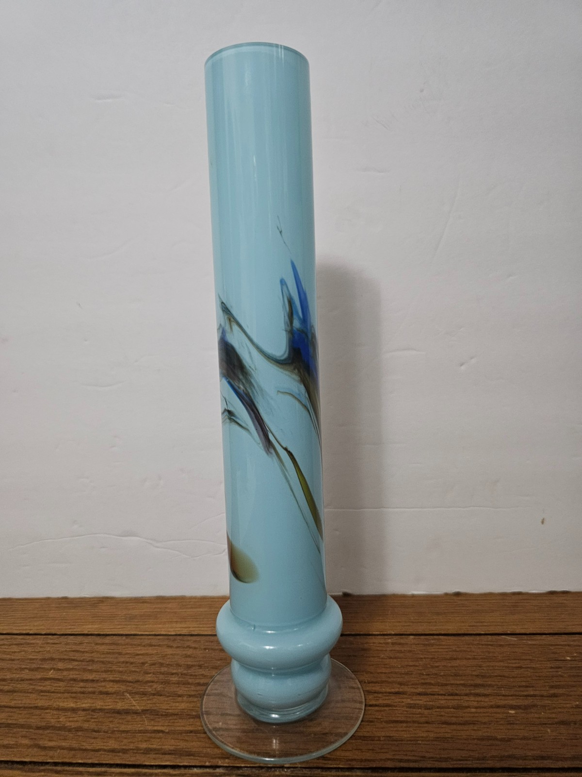 VINTAGE HAND BLOWN GLASS BUD VASE (DALIEN GLASS CO.) 1960