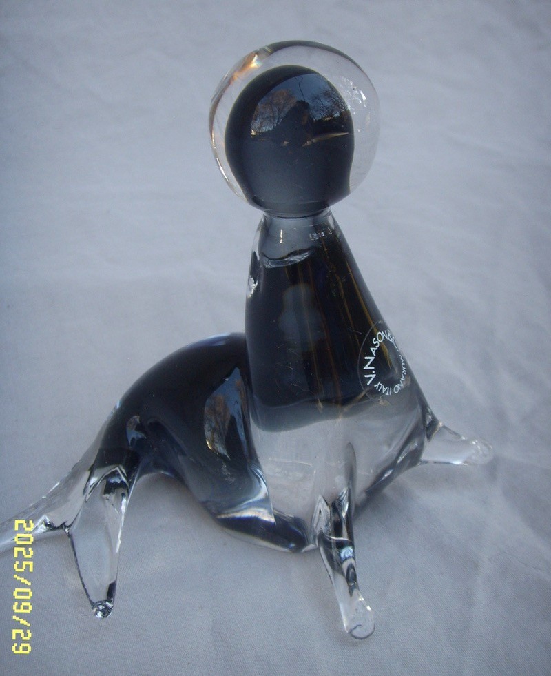 V NASON MURANO ART GLASS SEAL WITH BALL SCULPTURE FIGURE SMOKY GRAY/ CLEAR ITALY