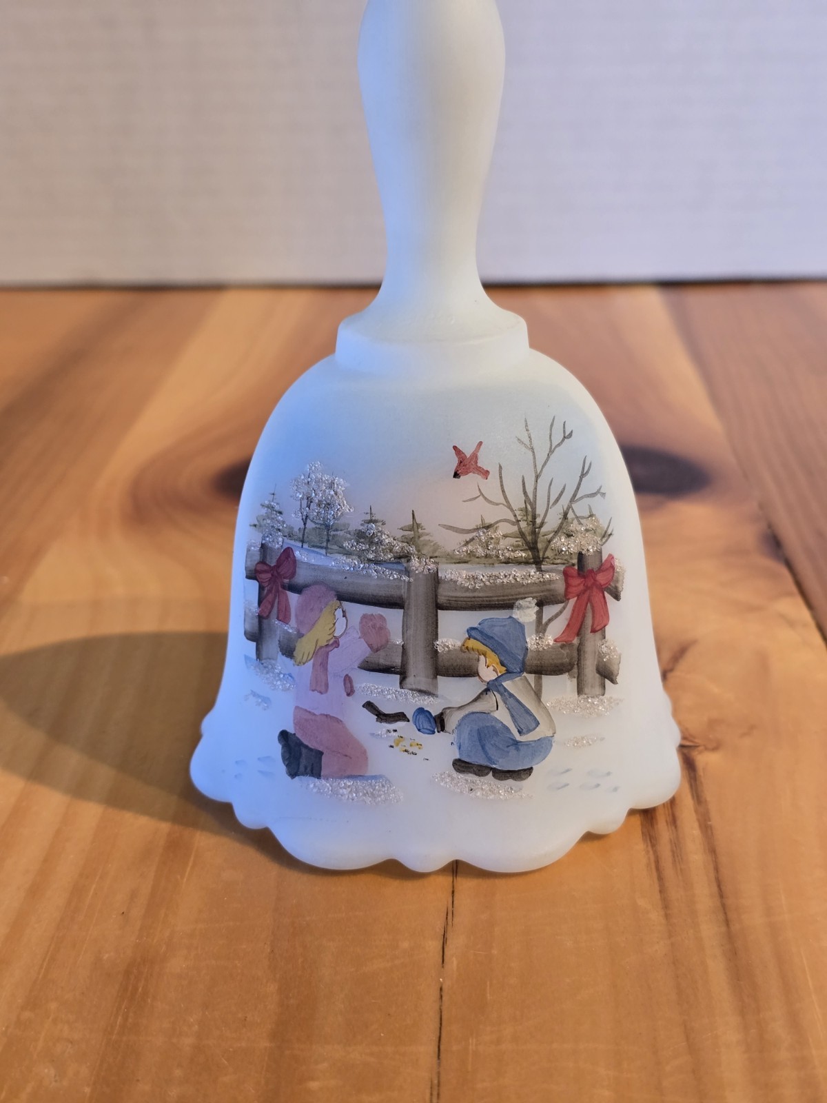 Fenton White Satin ‘Christmas Fantasy’ Bell from 1987 #547/7500 5.5in