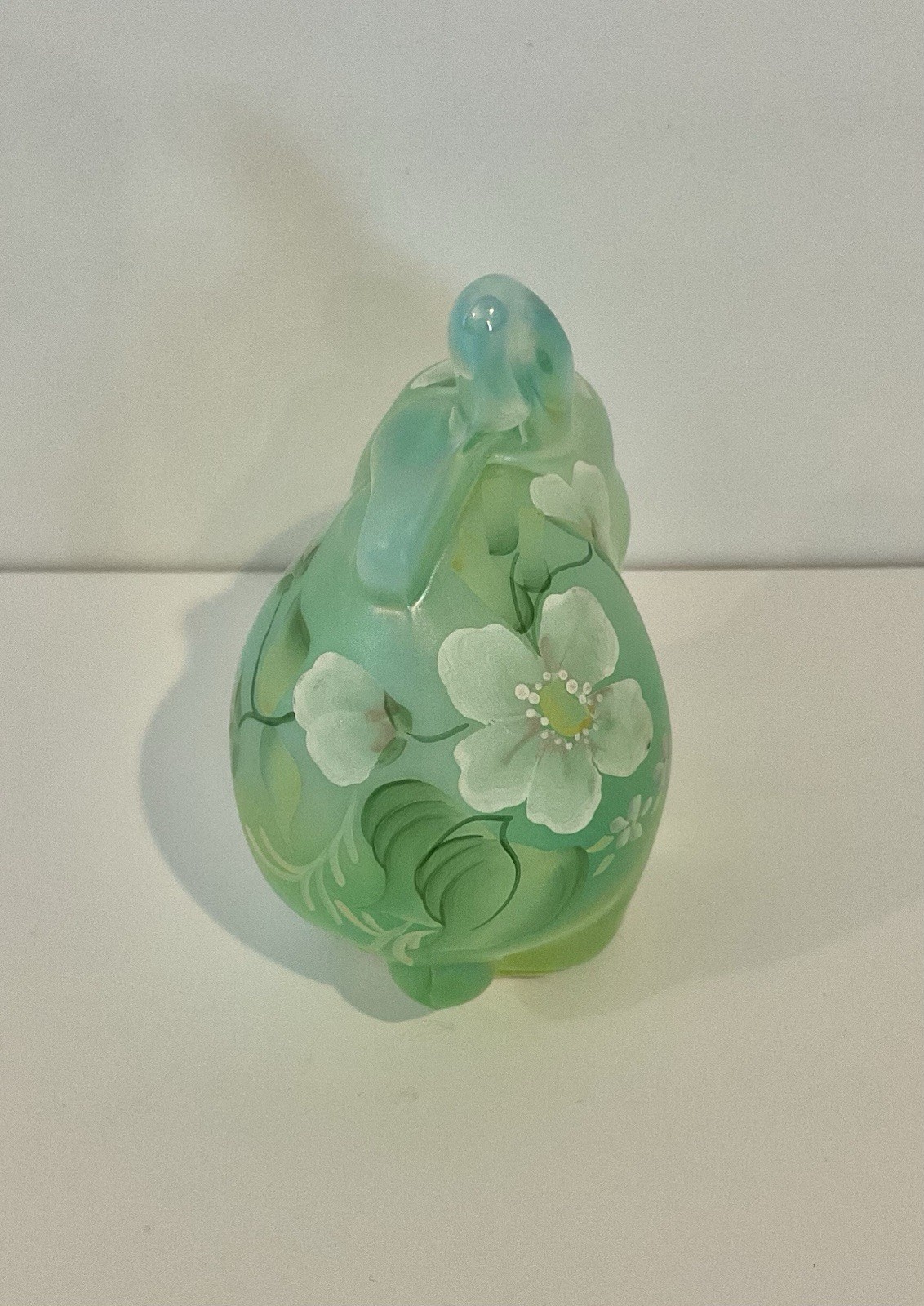 Fenton 2005 Willow Green Opalescent Bunny Rabbit Hand Painted Easter