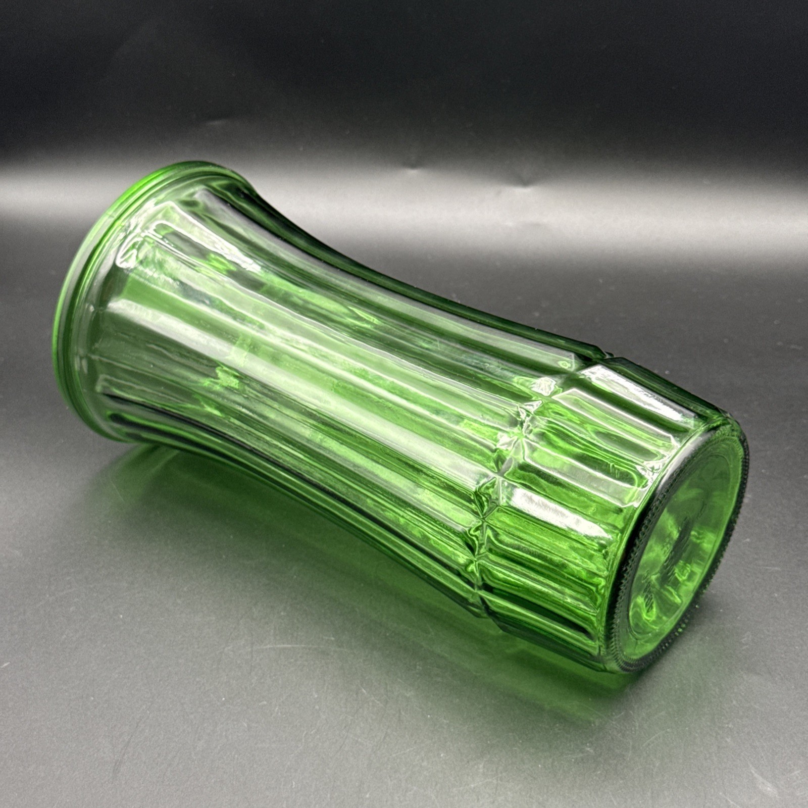 Vintage Emerald Green Hoosier 4088 – C Glass Vase 8.5” Tall