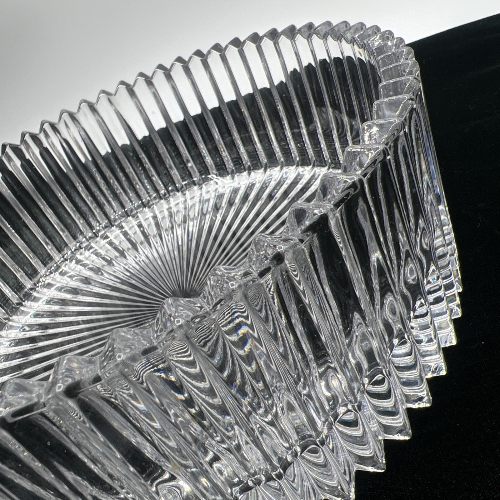 Vintage Mikasa Crystal Serving Bowl Diamond Fire Round 8.5″ 3 lb 10oz V-56-104