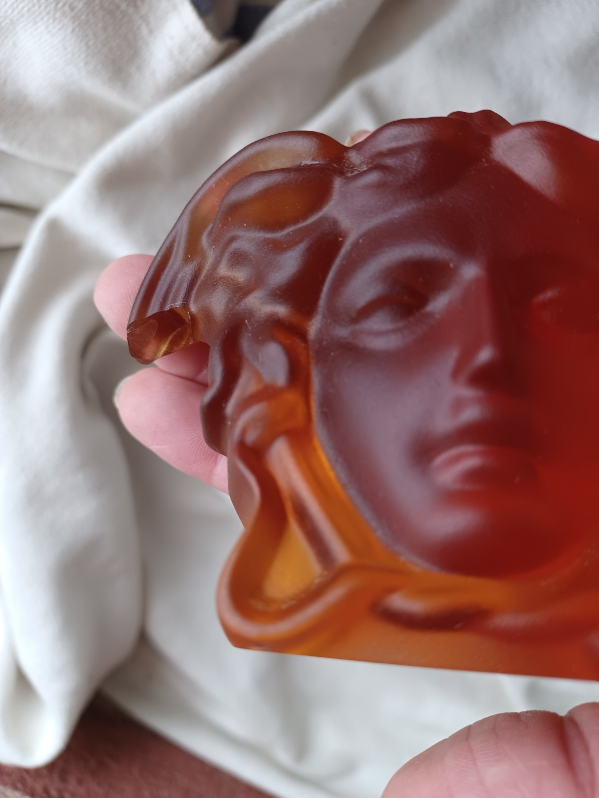 VINTAGE ROSENTHAL VERSACE FROSTED AMBER CRYSTAL MEDUSA LUMIERE PAPERWEIGHT read