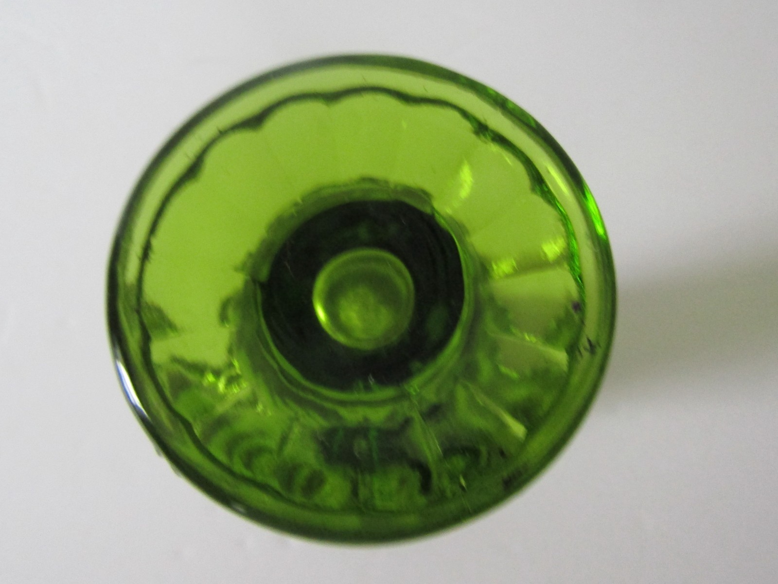 Fenton Art Glass Green Hand Holding Liberty Torch Bud Posey Bud 4″ Vase