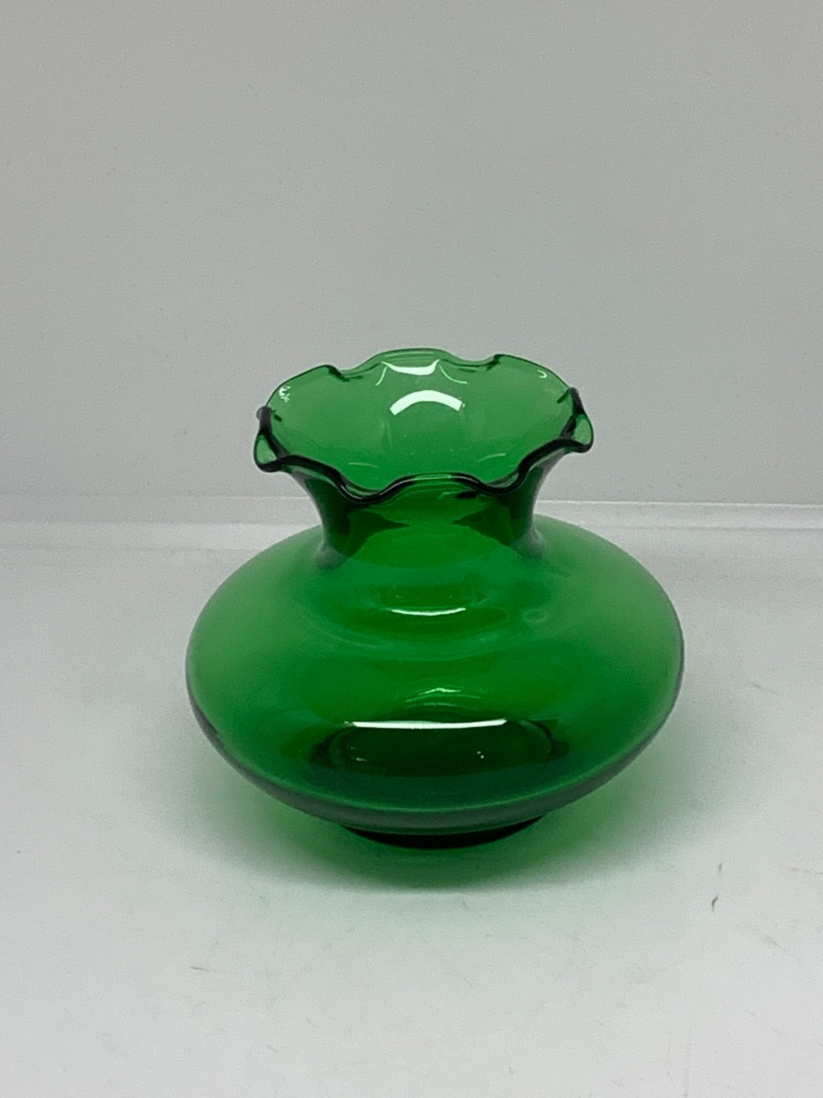 Anchor Hocking Forest Green Ruffled Edge Crimped Bud Vase (1957-65) 3 1/2″