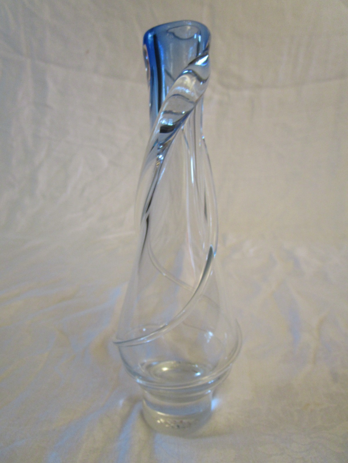 Swirl Vase Art Glass emile R. 1990 9″H 2.75″ Dia. Clear w/ Blue Lip