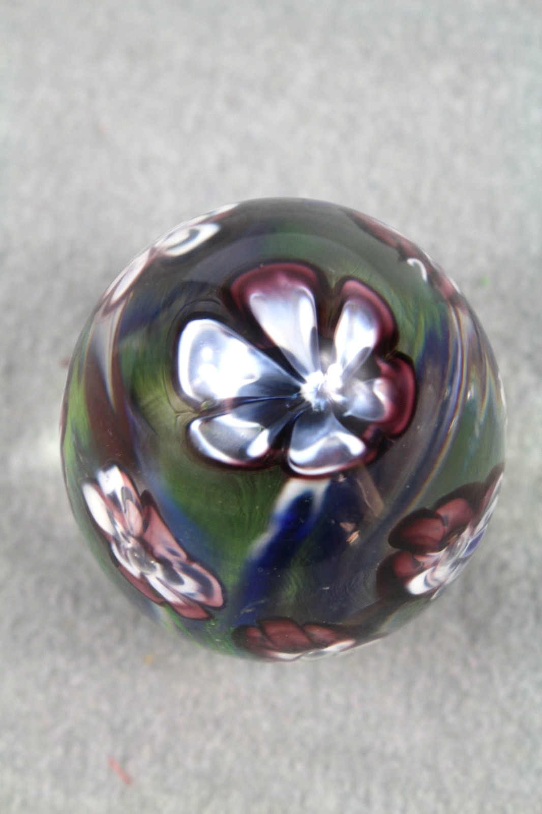 Vtg Blown Glass with Purple & White Flowers Egg Shaped Paperweight 3-1/4″ T