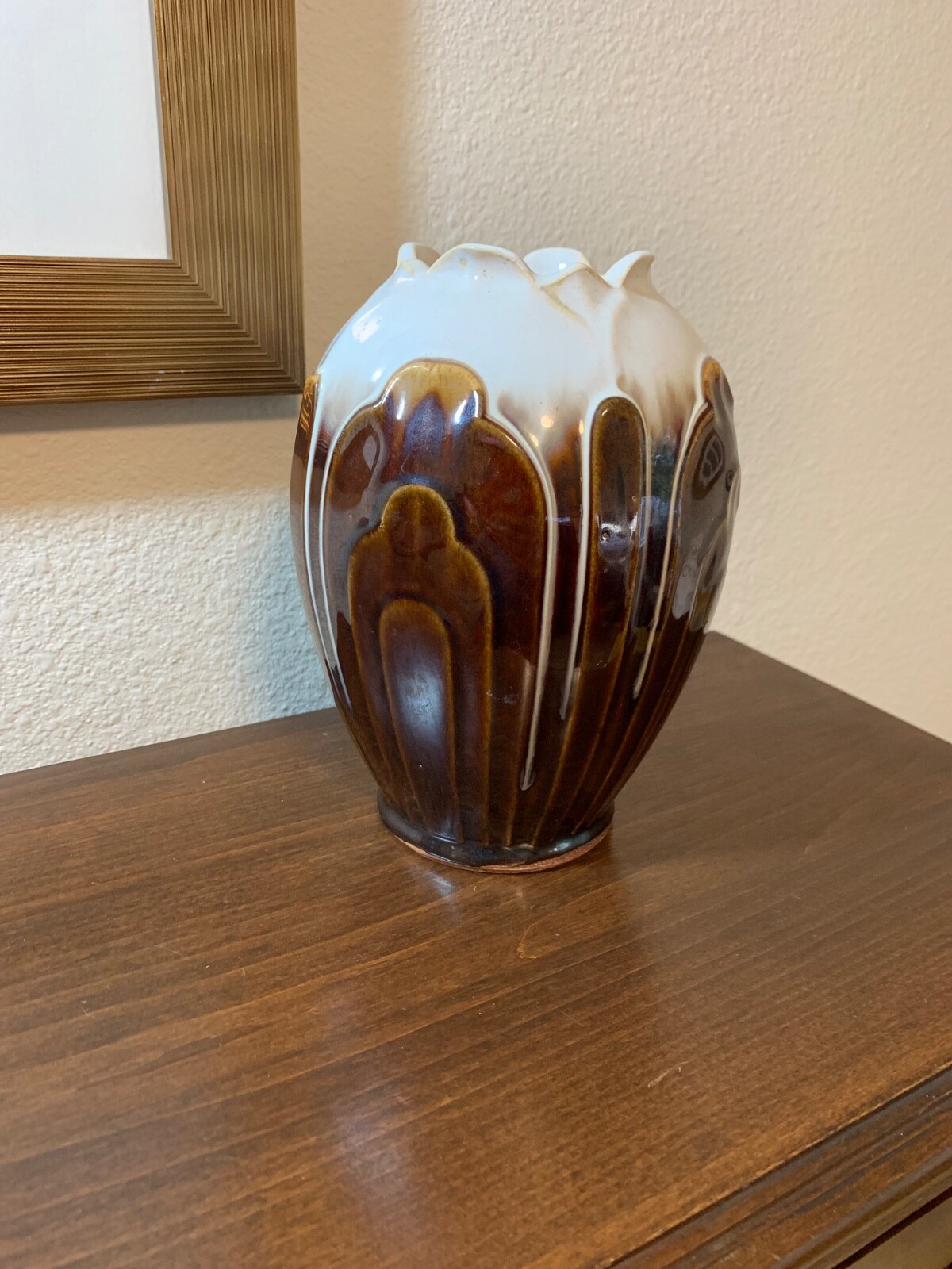 VTG SLIP GLAZE POTTERY VASE. BROWN AND CREAM. 7 1/2″ TALL ART DECO