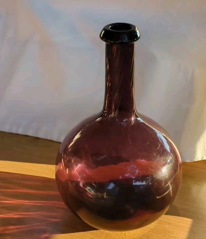 METROPOLITAN MUSEUM OF ART MOMA Amethyst Glass Bottle Hand Blown Swirl Design 8”