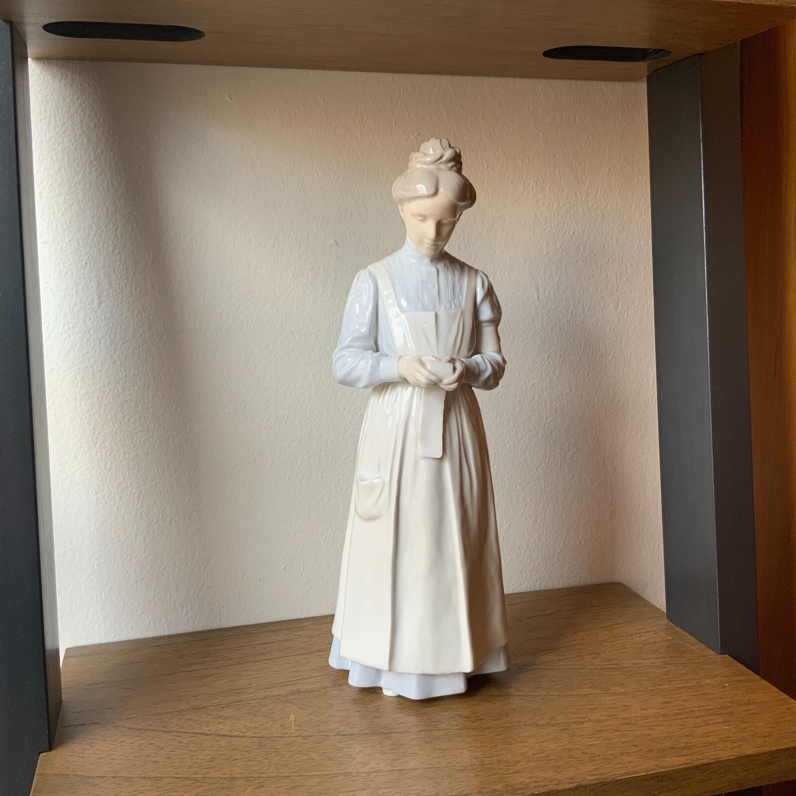 RARE B&G Bing & Grondahl Red Cross Nurse Figurine 1705 IPI Excellent c1909-14