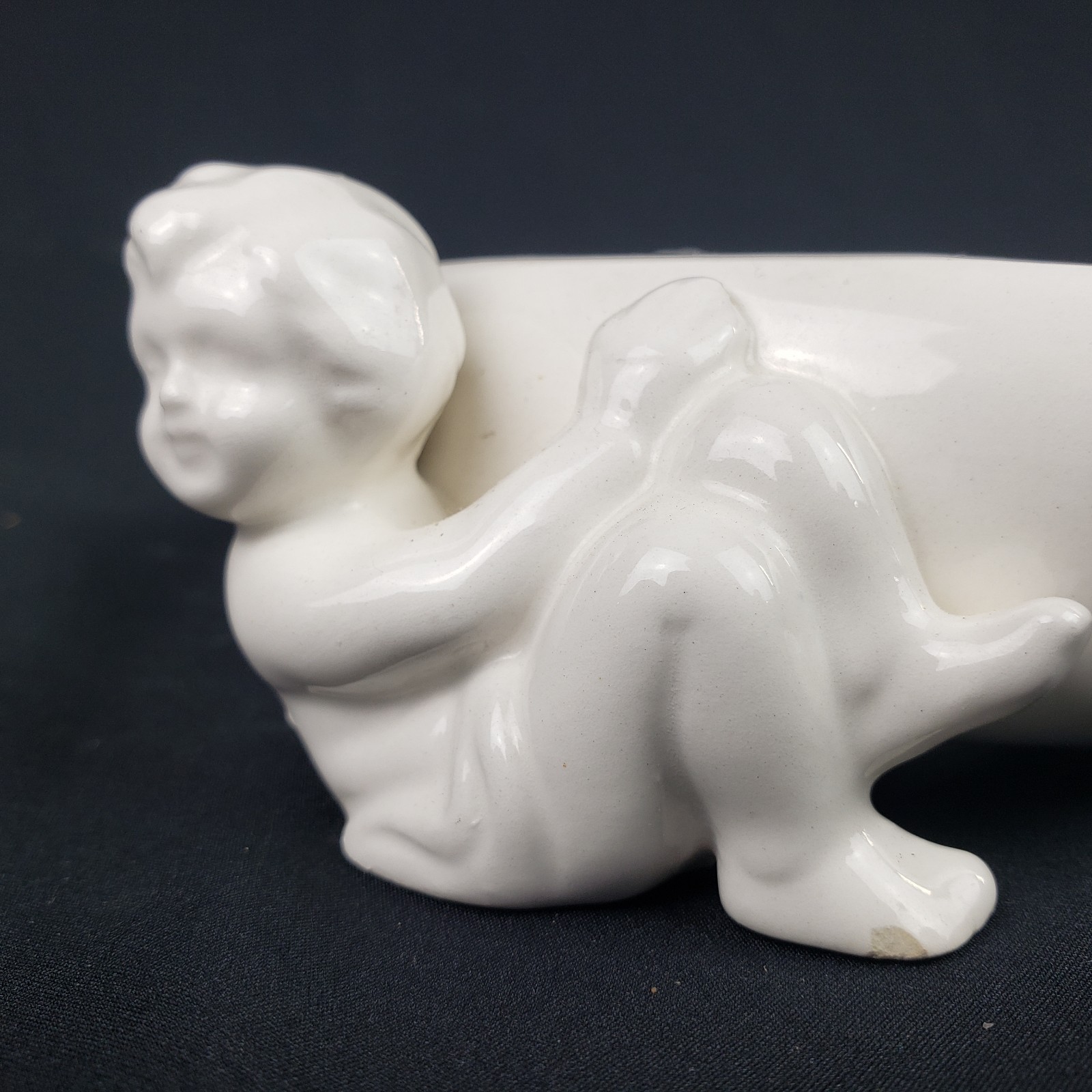 Lefton 6055 Baroque White Ceramic Putti Cherub Pansey Flower Frog Ring