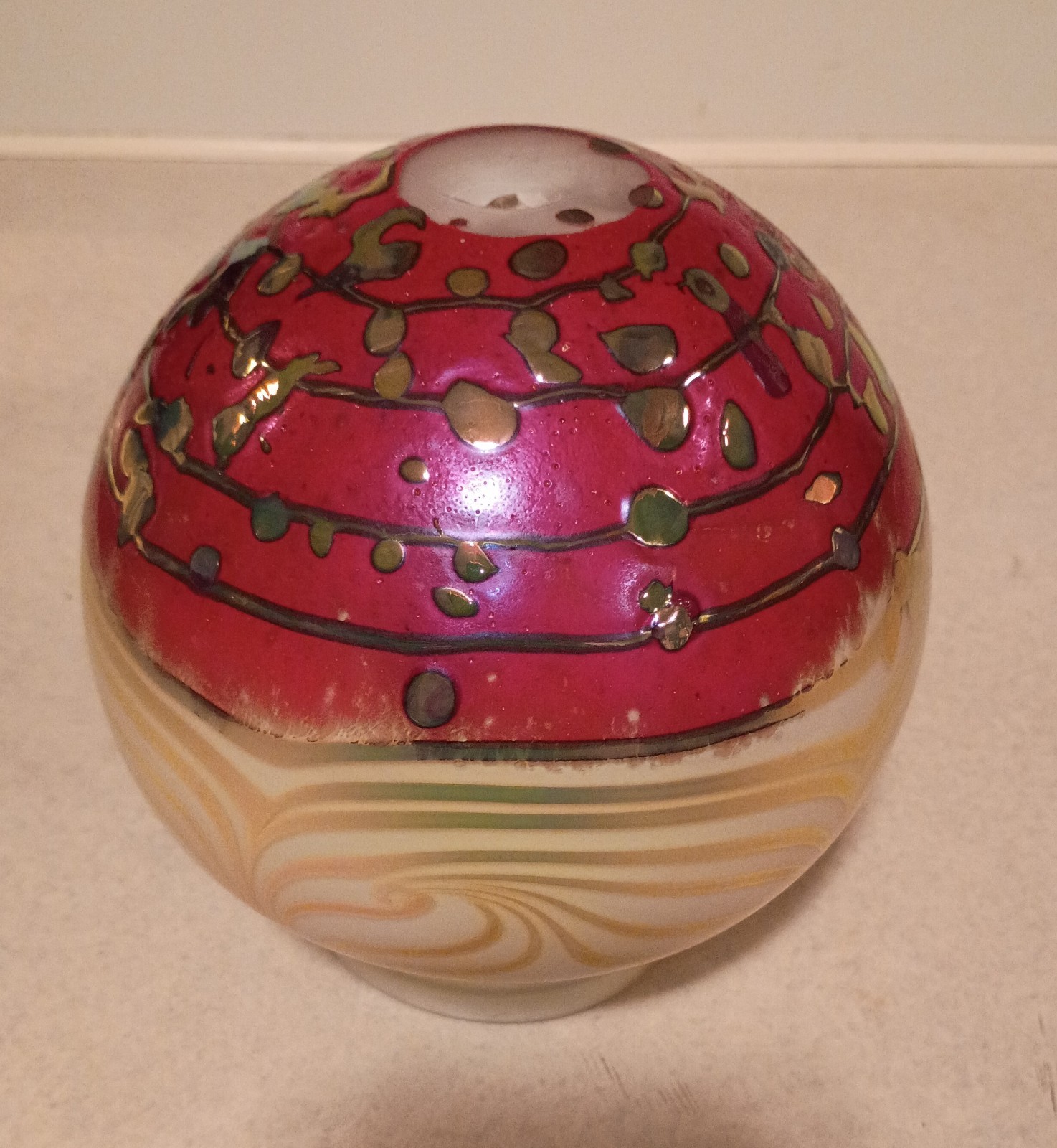 Stunning 2002 Signed Robert Eickholt 6.5″ Red & Gold Bulbous Art Glass Vase