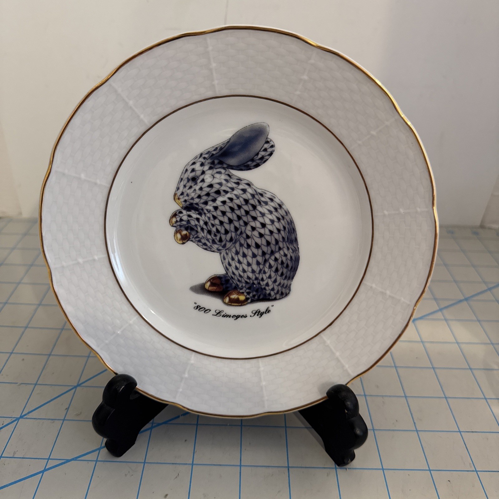 Vintage Herend Blue Fishnet Bunny Rabbit Email de Limoges Décor Plate 7 5/8″