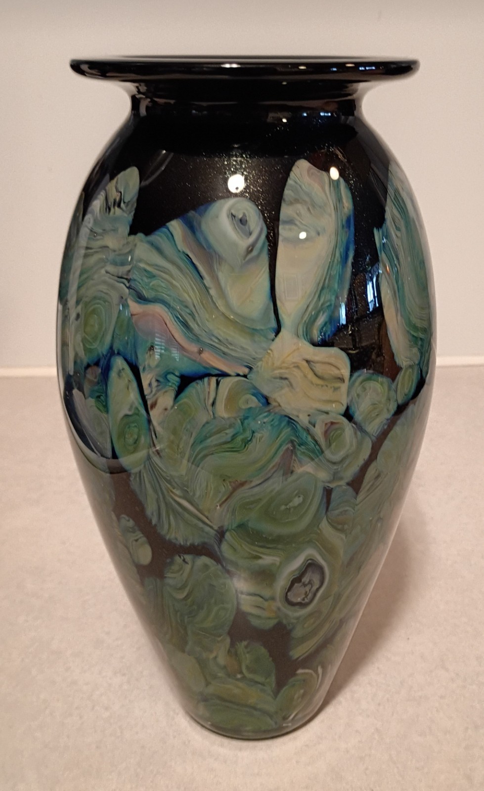 Large 10.25″ 2004 Signed Robert Eickholt Agate Design Art Glass Vase