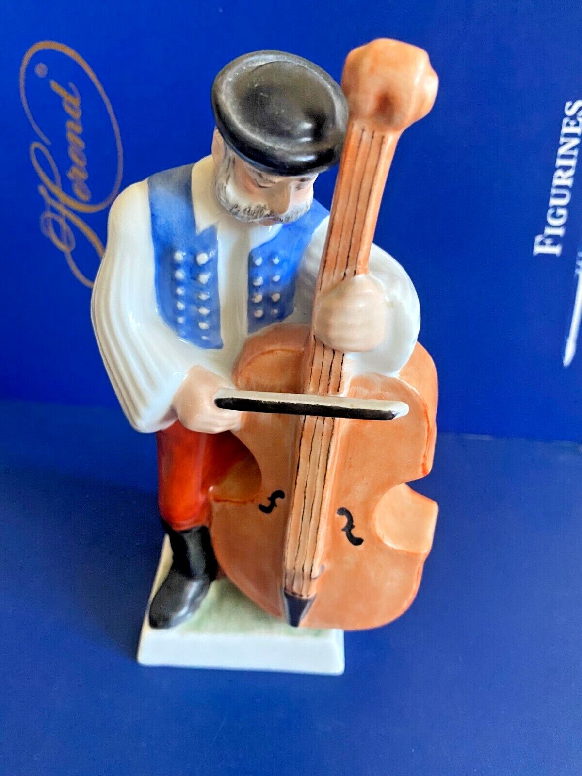 HEREND PORCELAIN HANDPAINTED MISICIAN FIGURINE 5411 (WEDDING SERIES)