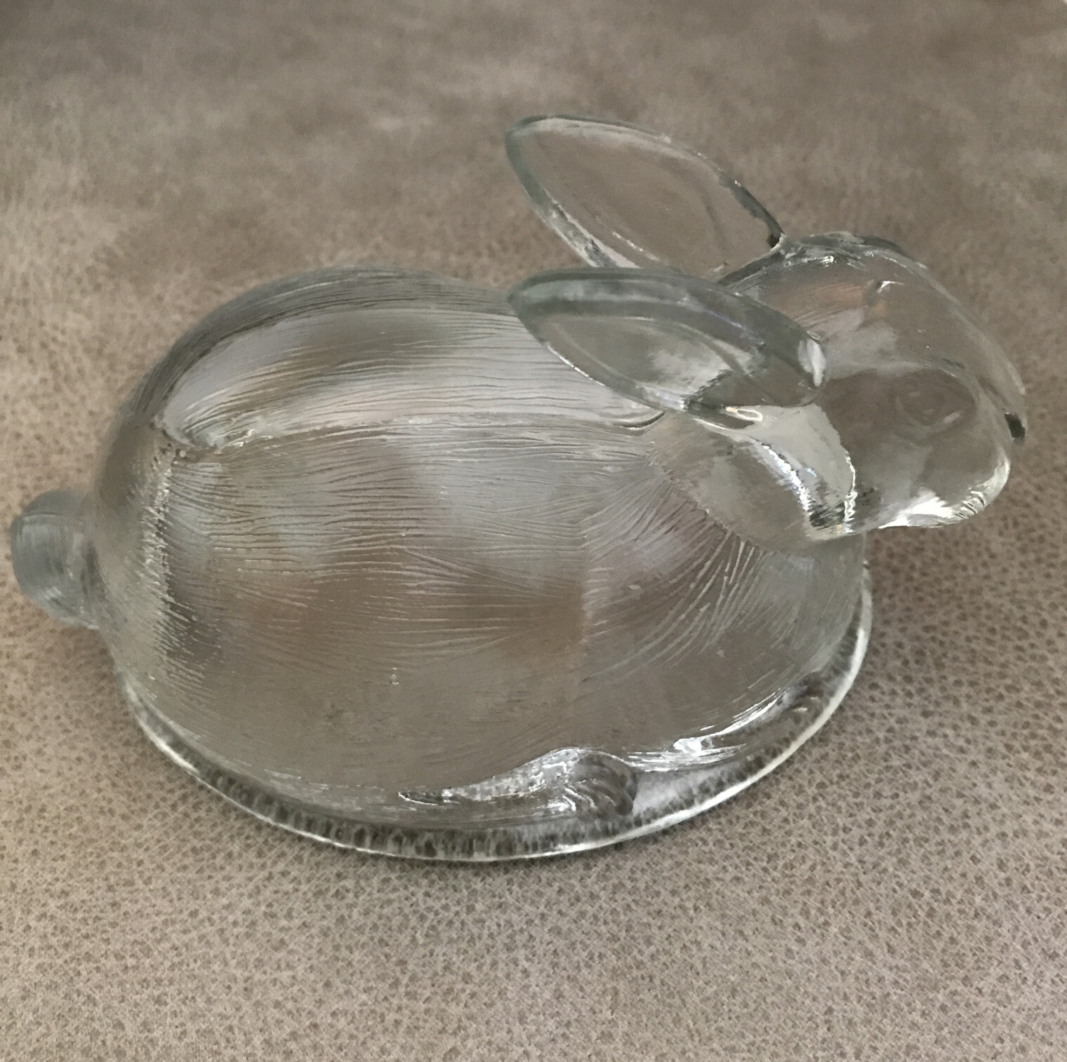 Vintage LE Smith Clear Glass Bunny Rabbit On A Nest Covered Candy Dish 4.75″ L