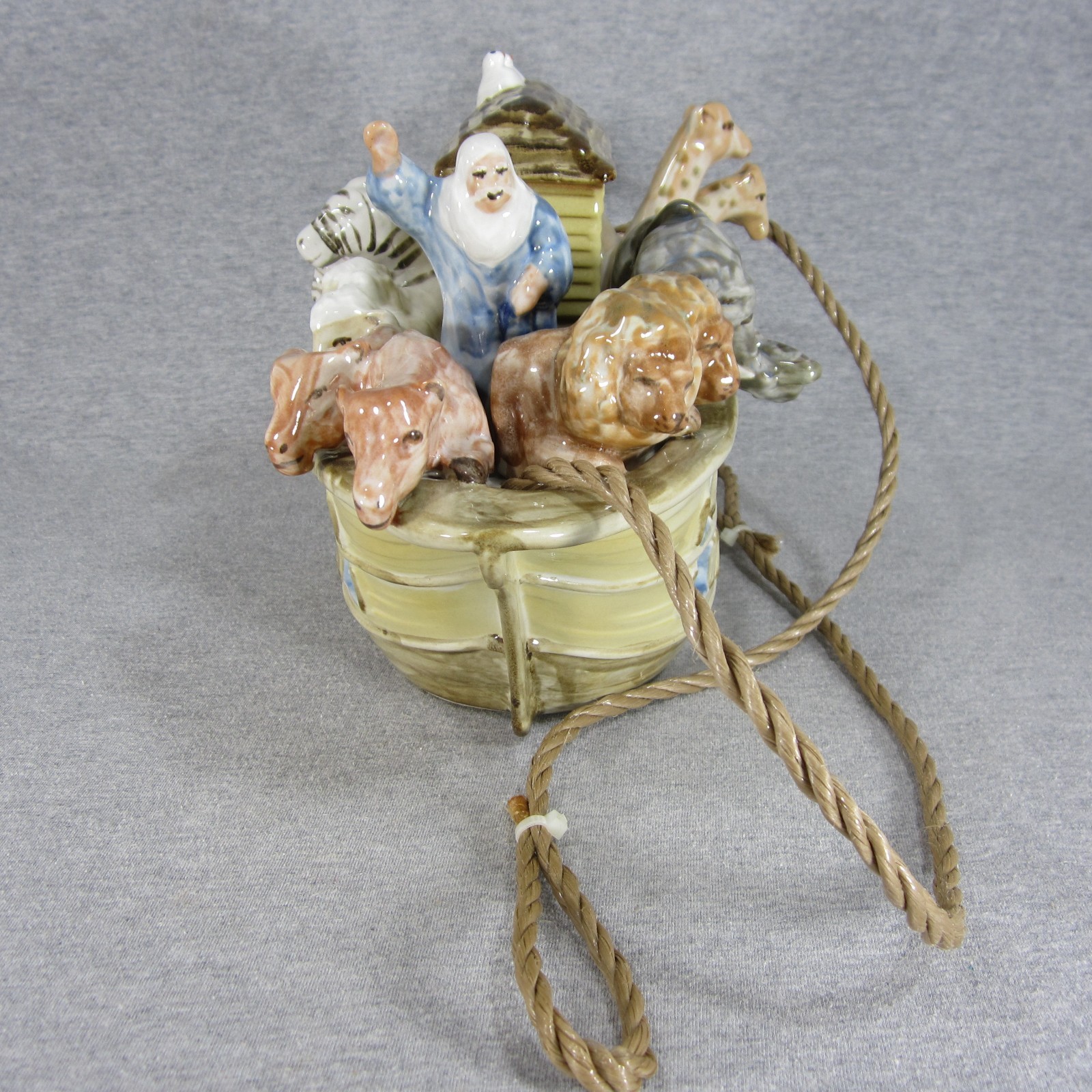 Louisville Stoneware Pottery Noah’s Ark Birdhouse – Excellent Condition