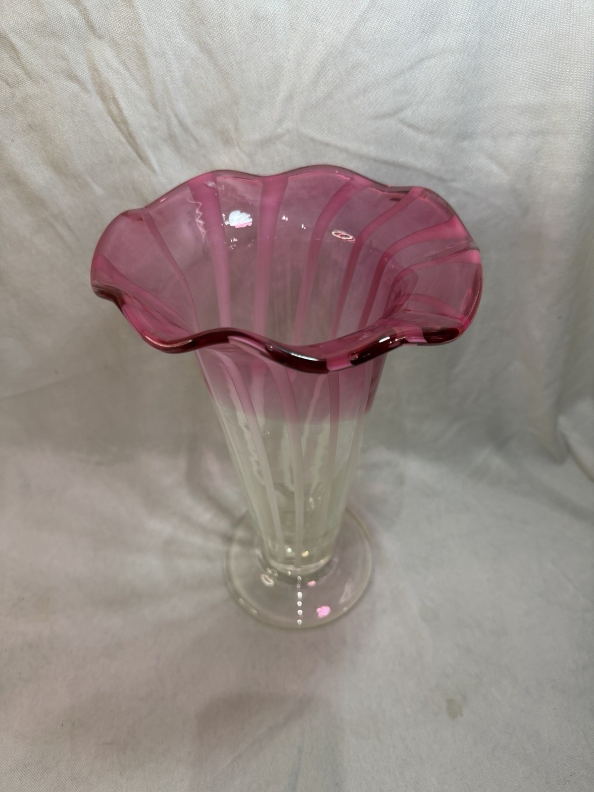 Vtg Hand Blown Art Glass Vase Pink White Pulled Feather Ruffled Rim 10 3/4 in