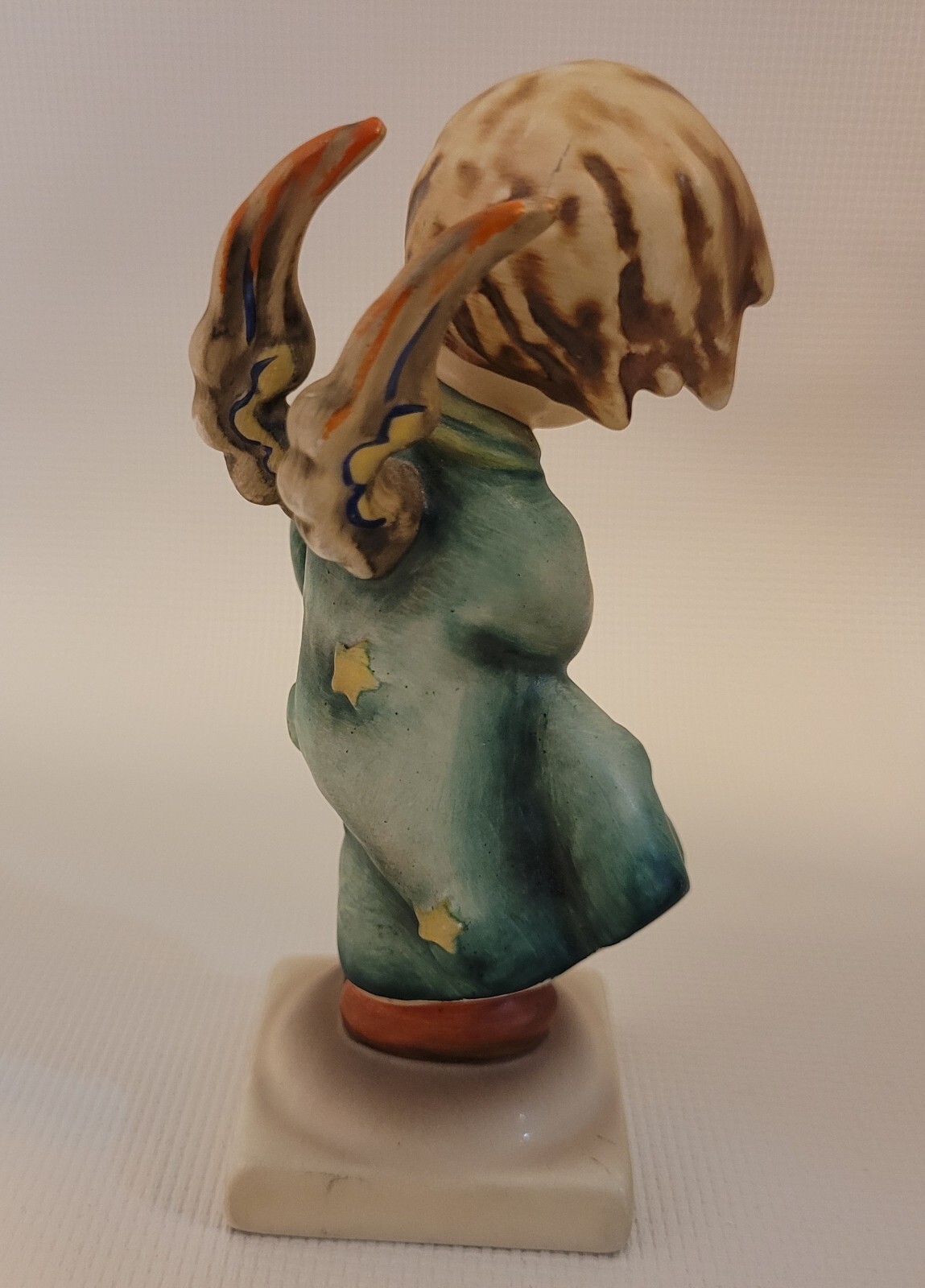 Hummel Figure 21/0 1/2 “Christ Child Comes” 4 1/8in Tall