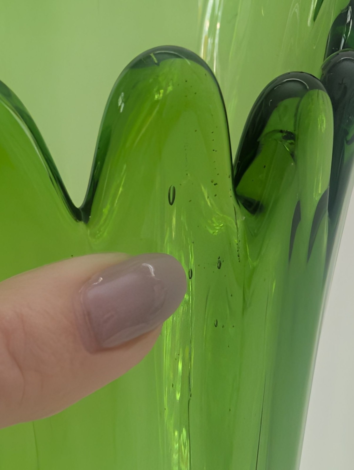 LE Smith Pineapple Diamond Point Big Butt Swung Green Glass Vase 21.5″ Tall