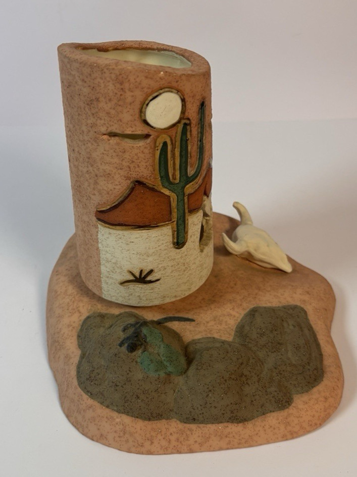 Southwestern Desert Art Pottery Vase Cactus Longhorn Skull Sculpture 7.5″