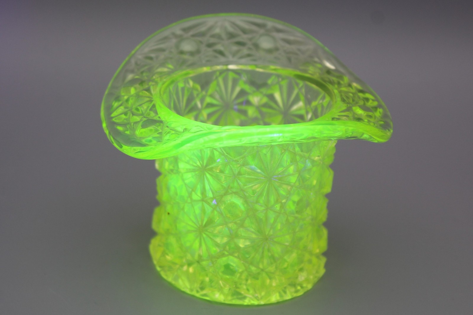 Vintage Fenton Vaseline (Uranium) Daisy & Button 2.5″ Hat Vase Toothpick Holder